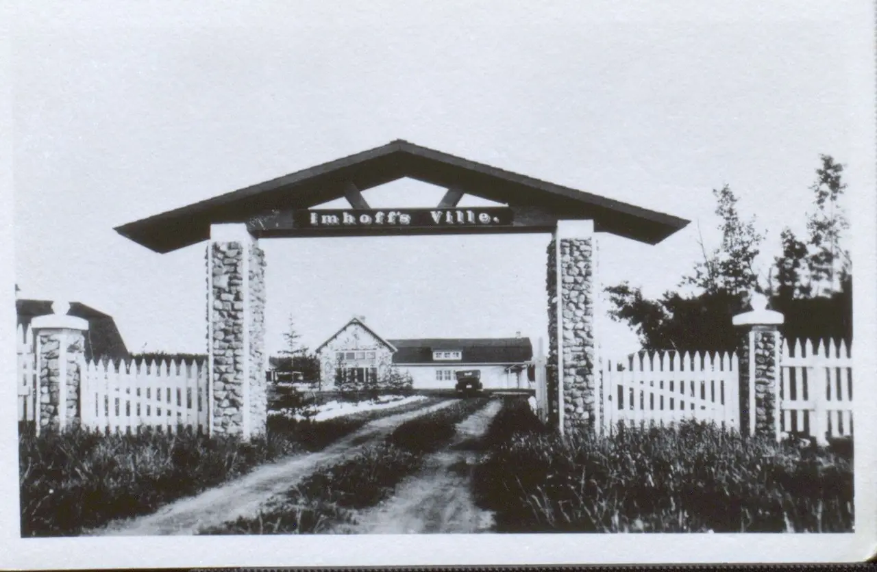Stone gateway to Imhoff's Ville, about 1930